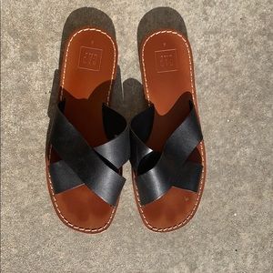 Gap Black Crossover Slides